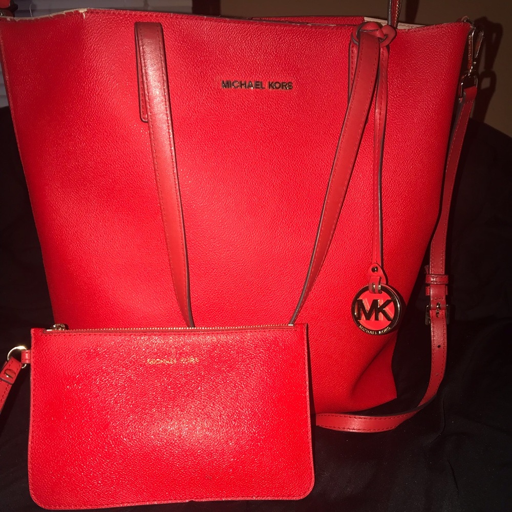 Authentic Micheal Kors purse with wristlet
